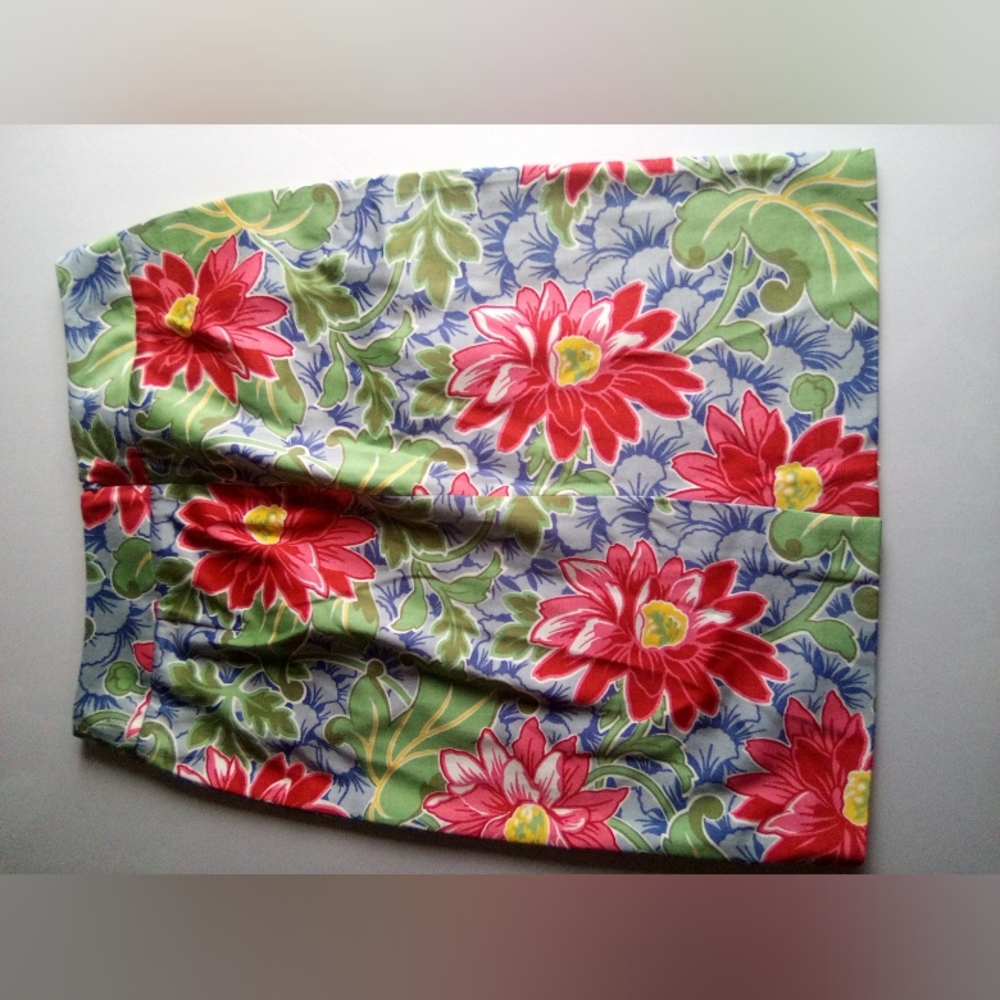 TALBOTS PETITE Floral Skirt with Red and Green Pattern SIZE 2 PETITE - Picture 3 of 7